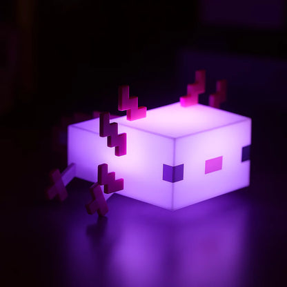 Ajoutez une touche fun à votre déco avec la lampe axolotl Minecraft LED. Objet lumineux mignon et pixelisé pour fans du jeu culte.