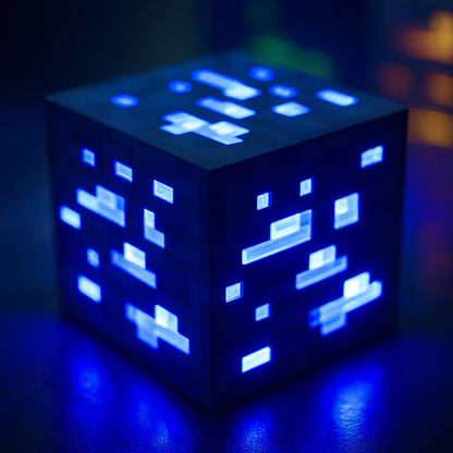 Lampe bloc de diamant Minecraft LED réaliste. Déco pixelisée lumineuse parfaite pour chambre gamer et idée cadeau originale.