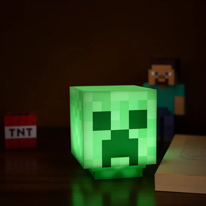 Veilleuse Creeper Minecraft LED verte réaliste. Idée cadeau parfait pour enfants fan de Minecraft.