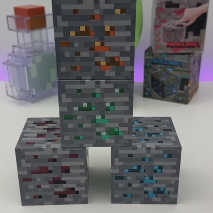 Vidéo démonstration de blocs Minecraft lumineux LED. Présentation réaliste des lampes pixelisées à collectionner : or, redstone, émeraude, diamant.